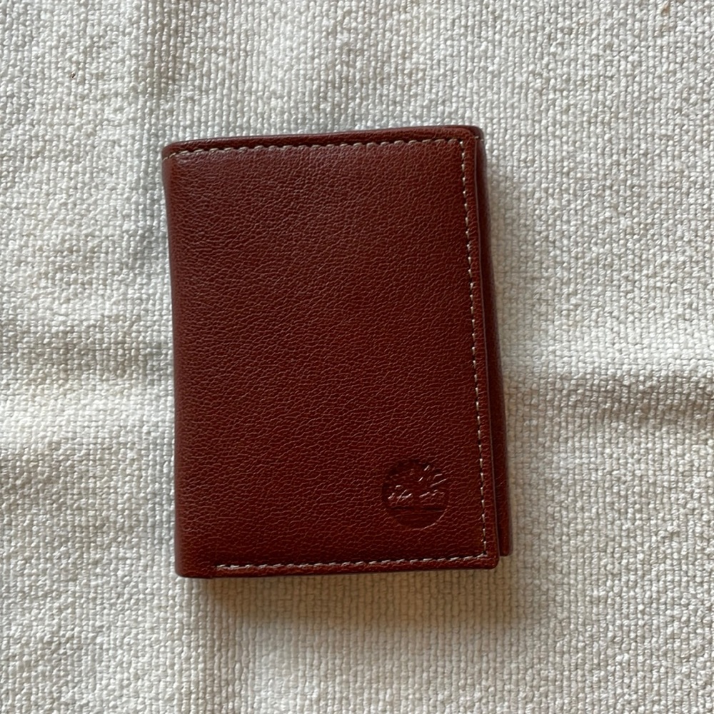 Timberland men’s trifold wallet. Brown. 100% genuine leather.